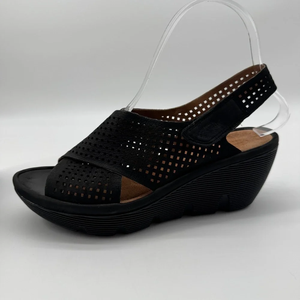 Clarks Artisan Reey Variel Wedge Sandals 7 Leather Perforated Slingback Comfort